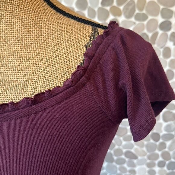Aeropostale short sleeve maroon top– size large - Picture 3 of 6